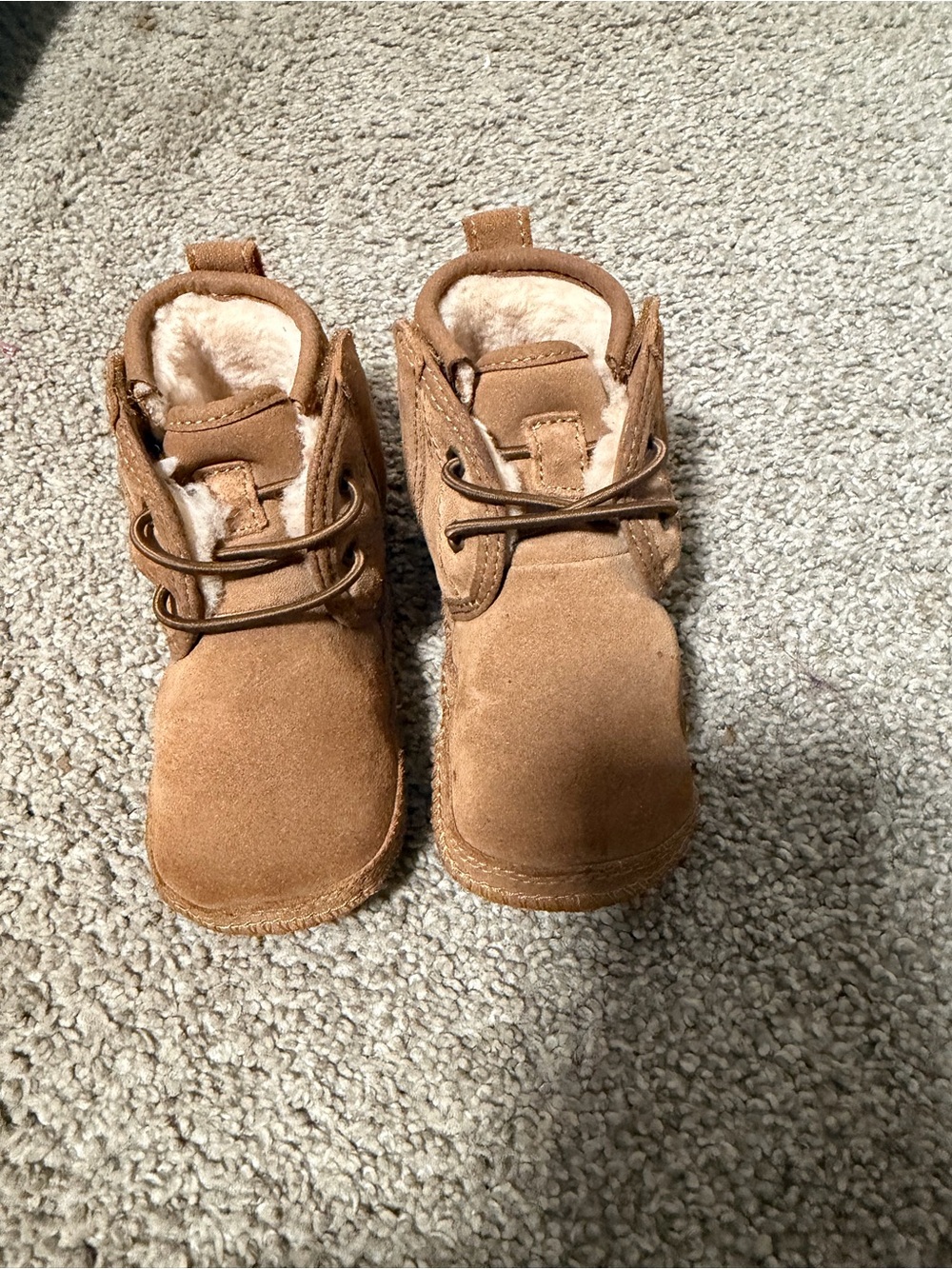 UGG Kids Chestnut Lace-Up Shearling Boots